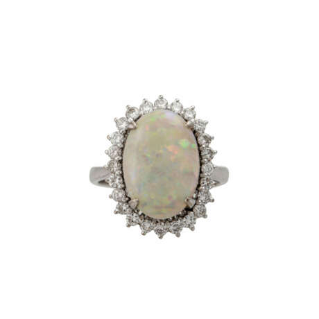 Ring mit weißem Opal und Brillanten zusammen ca. 0,5 ct, - photo 2