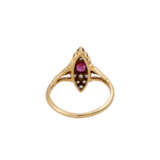 Ring in Marquiseform mit 1 Rubin und Diamantrosen zusammen ca. 0,3 ct, - Foto 4