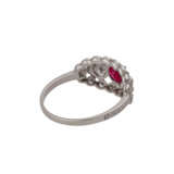 Ring mit Rubin und Diamanten, zusammen ca. 0,6 ct, - photo 3