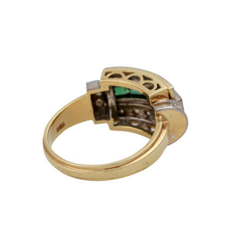 Ring mit 5 grünen Turmalincarrés und 16 Achtkantdiamanten, zusammen ca. 0,2 ct, - Foto 2