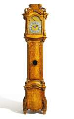 Horloge de parquet très importante avec carillon