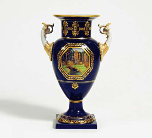 KPM. Vase mit Waldlandschaften - photo 1