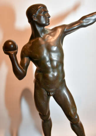 "KUGELSTOSSER", Bronze und Marmor, 1. Hälfte 20. Jahrhundert - фото 5