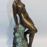 "WEIBLICHER AKT", Bronze ziseliert und patiniert, 20. Jahrhundert - photo 3