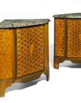 Paar Eckschränke Louis XV