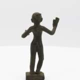 Sehr seltene und bedeutende kleine Figur eines himmlischen Tänzers - Foto 4