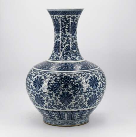 Große Tiangqiuping-Vase mit den Acht Buddhistischen Kostbarkeiten - photo 3