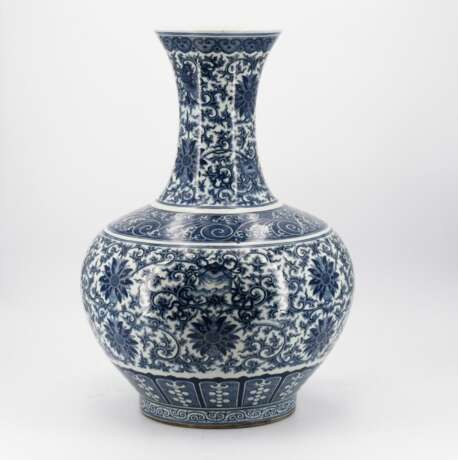 Große Tiangqiuping-Vase mit den Acht Buddhistischen Kostbarkeiten - Foto 5