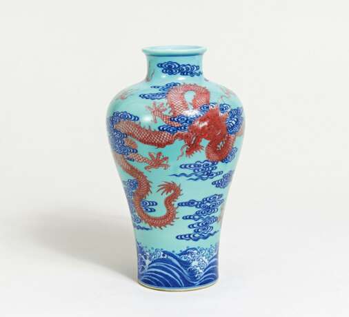 Meiping-Vase mit Drachen in Wolken - photo 1