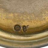 A PARCEL-GILT SILVER-MOUNTED CUT-GLASS INKSTAND - Foto 5