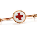 A GUILLOCHÉ AND CHAMPLEVÉ ENAMEL GOLD RED CROSS BROOCH - фото 2