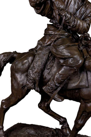 A MONUMENTAL AND VERY RARE BRONZE MODEL OF A KIRGHIZ WITH A ... - фото 7