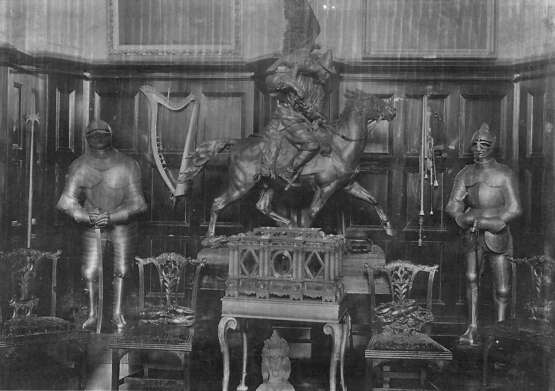 A MONUMENTAL AND VERY RARE BRONZE MODEL OF A KIRGHIZ WITH A ... - photo 9