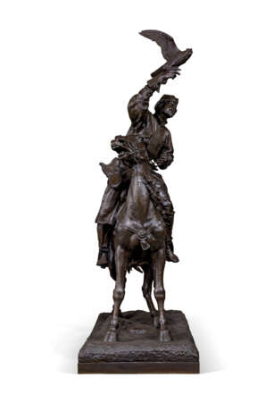 A MONUMENTAL AND VERY RARE BRONZE MODEL OF A FALCONER - фото 5