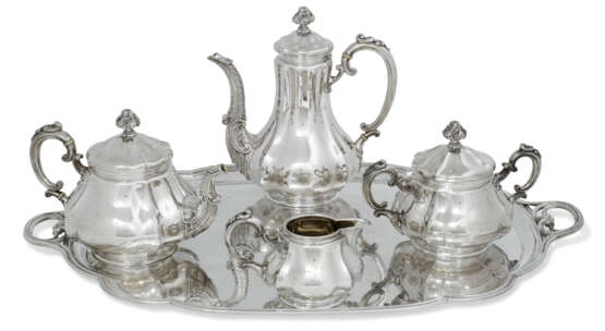 A PARCEL-GILT SILVER TEA AND COFFEE SERVICE - фото 1