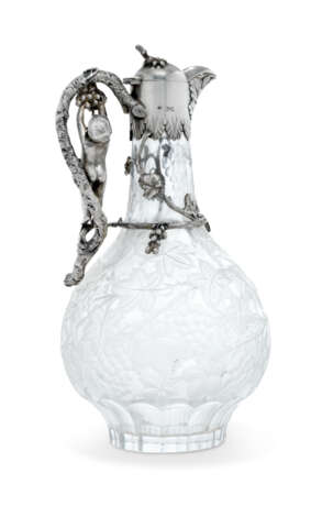 A PARCEL-GILT SILVER-MOUNTED CUT-GLASS DECANTER - photo 2