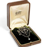 A DIAMOND GOLD PENDANT BROOCH - Foto 2