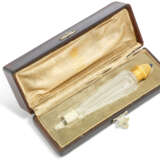 A GEM-SET GOLD-MOUNTED GLASS SCENT BOTTLE - фото 2