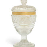 A RARE COMMEMORATIVE CUT-GLASS GOBLET AND COVER - Foto 2