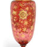 A RED GLASS VASE - фото 2