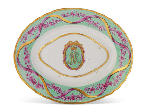 A PORCELAIN DISH FROM THE MOSCOW SERVICE - photo 1