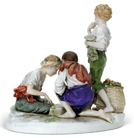 A LARGE AND RARE PORCELAIN FIGURE OF THREE CHILDREN PLAYING ... - photo 2