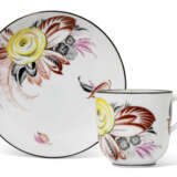 A SOVIET PORCELAIN CUP AND SAUCER - Foto 1