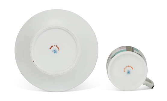 A SOVIET SUPREMATIST PORCELAIN CUP AND SAUCER - photo 2
