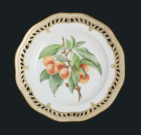 Royal Copenhagen Porcelain Fac. ELEVEN ROYAL COPENHAGEN PORCELAIN FRUIT PLATES - Foto 5