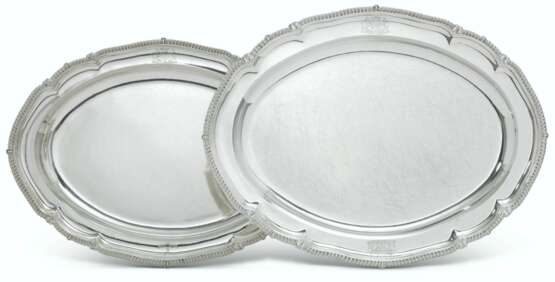 Garrard, Robert. A GEORGE III SILVER MEAT DISH AND A VICTORIAN SILVER MEAT DISH - photo 1