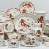 Meissen Porcelain Factory. A MEISSEN PORCELAIN 'RED DRAGON' PATTERN COMPOSITE PART TABLE-SERVICE - Foto 2