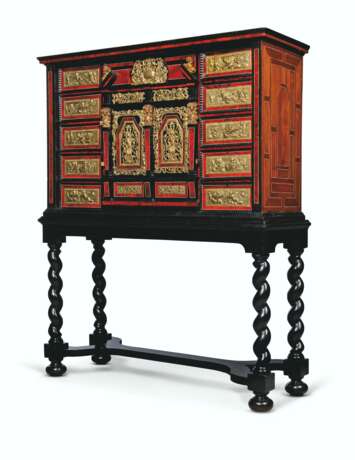 A FLEMISH GILT-METAL MOUNTED AND PARCEL-GILT TORTOISESHELL, EBONY AND IVORY CABINET-ON-STAND - фото 3
