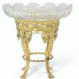 Smith, Benjamin III. A GEORGE III SILVER-GILT AND CUT-GLASS CENTREPIECE - photo 1