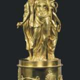 A PAIR OF LARGE FRENCH ORMOLU CENTREPIECES - Foto 5
