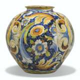 A VENICE MAIOLICA PHARMACY VASE - фото 2