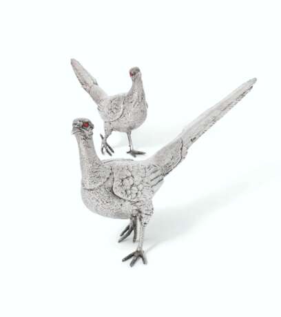 A PAIR OF GERMAN SILVER PHEASANT TABLE ORNAMENTS - Foto 1