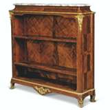 A FRENCH ORMOLU-MOUNTED KINGWOOD AND AMARANTH BIBLIOTHEQUE - Foto 1