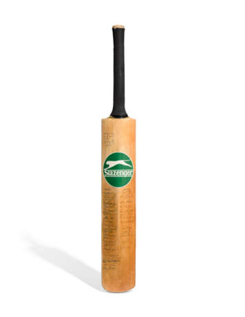 TWO GEOFFREY BOYCOTT ASHES BATS - Foto 9