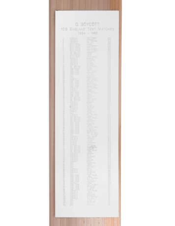 GEOFFREY BOYCOTT 100 TESTS COMMEMORATIVE BAT - photo 2