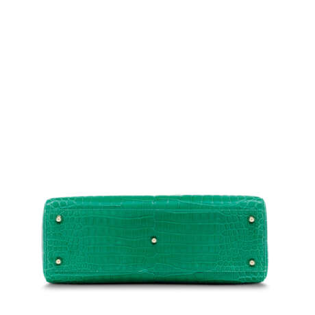 DIOR. A HAUTE MAROQUINERIE SHINY GREEN POROSUS CROCODILE LARGE LADY D WITH GOLD HARDWARE - Foto 4