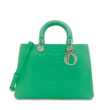 DIOR. A MATTE GREEN NILOTICUS CROCODILE LARGE LADY D WITH SILVER HARDWARE - Foto 1