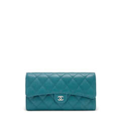 A TURQUOISE CAVIAR LEATHER CLASSIC WALLET WITH SILVER HARDWARE