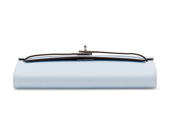 HERMÈS. A BLEU BRUME EPSOM LEATHER KELLY CLASSIQUE TO GO WALLET WITH PALLADIUM HARDWARE - photo 2