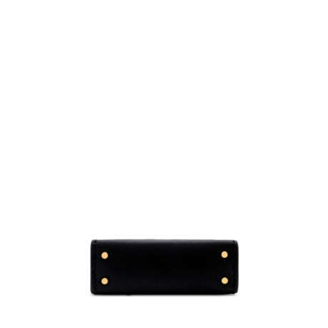 HERMÈS. A BLACK SWIFT LEATHER MICRO KELLY TWILLY CHARM WITH GOLD HARDWARE - Foto 4