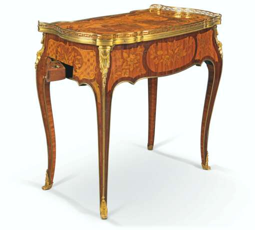 A LOUIS XV ORMOLU-MOUNTED TULIPWOOD, AMARANTH, STAINED SYCAM... - photo 4