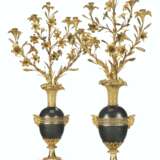 A PAIR OF RESTAURATION ORMOLU AND PATINATED-BRONZE FIVE-LIGH... - Foto 1