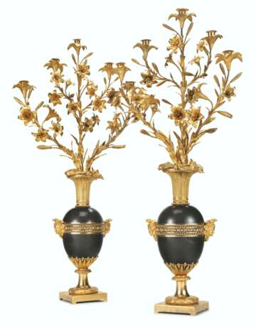 A PAIR OF RESTAURATION ORMOLU AND PATINATED-BRONZE FIVE-LIGH... - фото 1