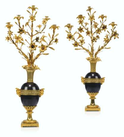 A PAIR OF RESTAURATION ORMOLU AND PATINATED-BRONZE FIVE-LIGH... - фото 3