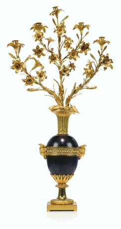 A PAIR OF RESTAURATION ORMOLU AND PATINATED-BRONZE FIVE-LIGH... - Foto 7