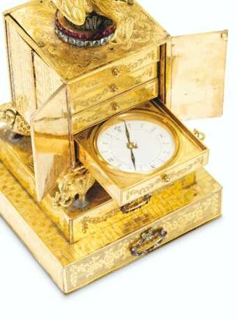 A GEORGE III ORMOLU TIMEPIECE TABLE CABINET - Foto 3